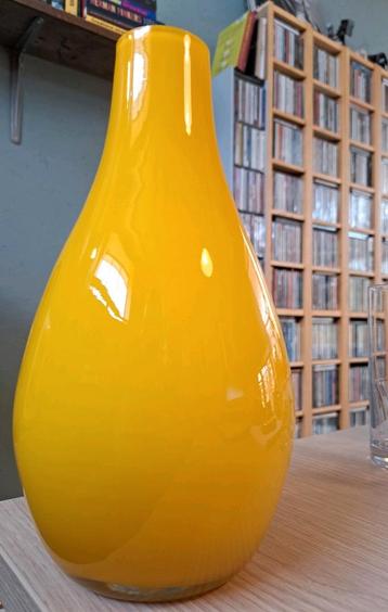Gele vaas - glas - design beschikbaar voor biedingen