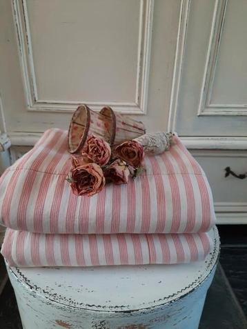 Set van 2 oude plaids. beschikbaar voor biedingen