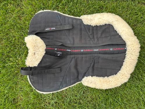 LeMieux Pro-Sorb Lambskin 3-pocket half pad, Dieren en Toebehoren, Paarden en Pony's | Dekens en Dekjes, Ophalen of Verzenden