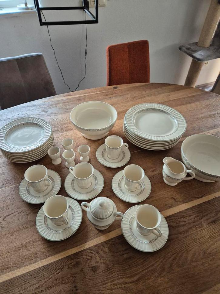 Queens Garden Servies - 28 Delig - Nieuwstaat, Antiek en Kunst, Antiek | Servies compleet, Ophalen