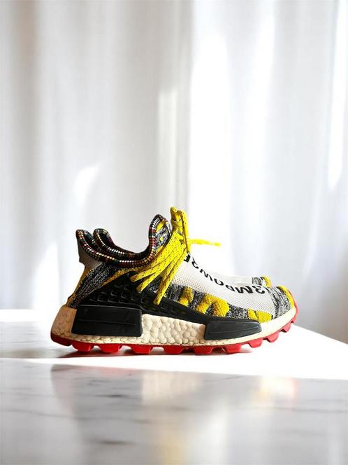 Adidas Pharrell Williams x NMD Human Race “Yellow Camo”, Kleding | Dames, Schoenen, Zo goed als nieuw, Sneakers of Gympen, Geel