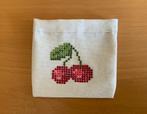 Handgemaakt stoffen cadeauzakje met kersen 10,5 x 10 cm, Verzenden, Nieuw