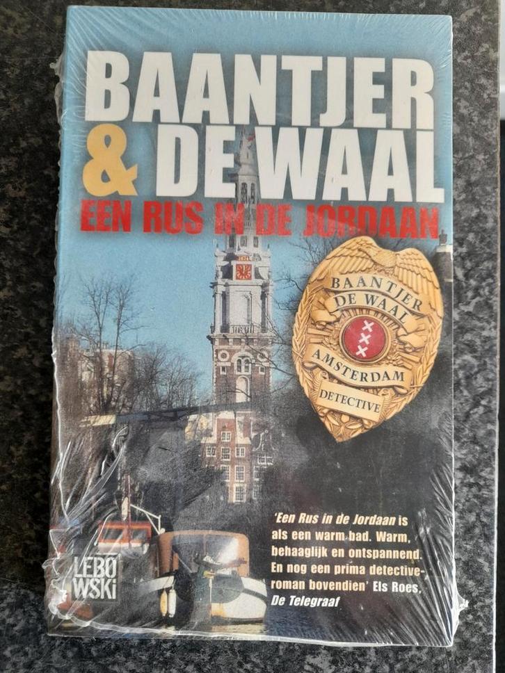 Baantjer & De Waal - Een Rus in de Jordaan (Nieuw), Boeken, Detectives, Nieuw, Tv-bewerking, Ophalen of Verzenden