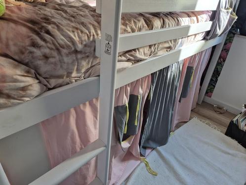 Bed 90x200 halfhoogslaper, met speelruimte onder het bed, Huis en Inrichting, Slaapkamer | Stapelbedden en Hoogslapers, Zo goed als nieuw