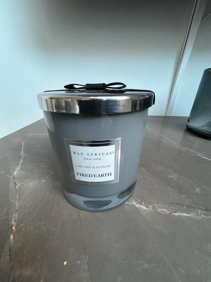Fired Earth geurkaars, Huis en Inrichting, Woonaccessoires | Kandelaars en Kaarsen, Zo goed als nieuw, Kaars, Ophalen of Verzenden