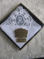 Doosje met Brussels Kant Zakdoek - Monogram Letter R, Verzenden