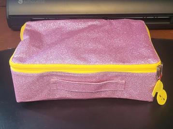 Mooie toilettas met glitters beschikbaar voor biedingen