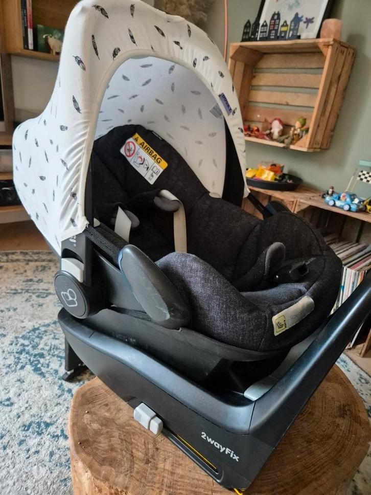 Maxi Cosi Pebble Plus + Isofix Base, Kinderen en Baby's, Autostoeltjes, Gebruikt, Maxi-Cosi, 0 t/m 13 kg, Isofix, Zijbescherming