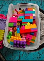 Grote Doos Megabloks + mega blok tafel, Kinderen en Baby's, Speelgoed | Bouwstenen, Ophalen of Verzenden, Gebruikt, Megabloks
