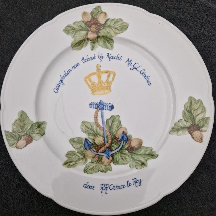 Bord aangeboden aan Schout bij Nacht Mr.G.L. Lindner. Marine, Antiek en Kunst, Antiek | Porselein, Ophalen