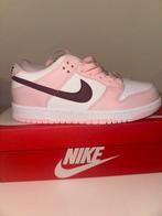 Nike Dunk Low PS Pink Foam - Maat 39 - Nieuw!, Kleding | Dames, Schoenen, Nike, Nieuw, Ophalen of Verzenden, Sneakers of Gympen