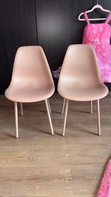 2x roze kinderstoeltjes beschikbaar voor biedingen