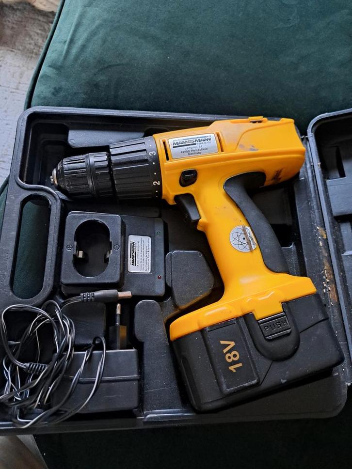 Accuboormachine Mannesmann 18V, Doe-het-zelf en Verbouw, Gereedschap | Boormachines, Gebruikt, Boor- en Schroefmachine, Minder dan 400 watt