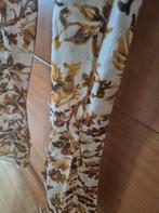 Prachtige vintage zijde dames sjaal, Ophalen of Verzenden, Zo goed als nieuw, Maat 46/48 (XL) of groter, Sjaal