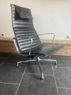 Vitra Eames EA 124 fauteuil, chroom, zwart leder, Design, 75 tot 100 cm, Ophalen of Verzenden, Zo goed als nieuw