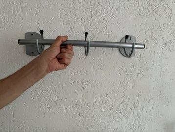 Metalen Wandkapstok met 3 Haken beschikbaar voor biedingen