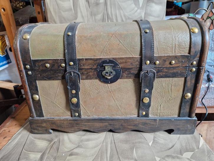 Vintage schatkist koffer, Huis en Inrichting, Woonaccessoires | Kisten, Zo goed als nieuw, Minder dan 50 cm, Minder dan 50 cm