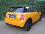 MINI Cooper 1.5 Chili F56 met LED, PDC, half leer, clima en, Auto's, Mini, 47 €/maand, Te koop, Geïmporteerd, Benzine