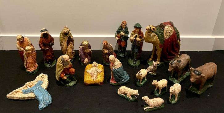 Kerstgroep van 20 beelden incl grote kerststal, Antiek en Kunst, Antiek | Religie, Ophalen
