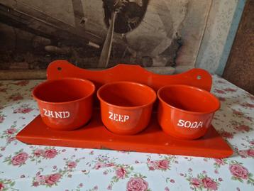Oranje rood emaille zand zeep soda  beschikbaar voor biedingen