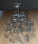 Metalen cupcakestandaard voor 23 cupcakes i.z.g.st., Hobby en Vrije tijd, Taarten en Cupcakes maken, Ophalen of Verzenden, Zo goed als nieuw