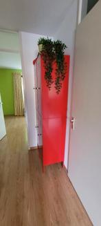 Metalen Ikea kast , Rood !, Huis en Inrichting, Kasten | Lockerkasten, Ophalen, Zo goed als nieuw, Retro