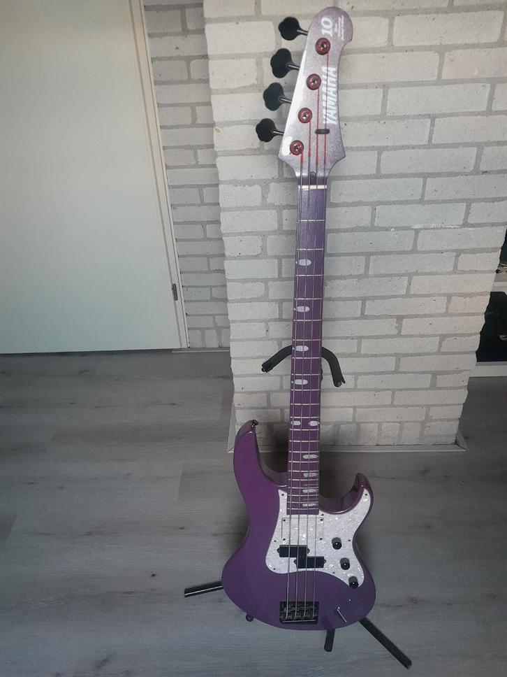 yamaha attitude 10th anniversary, Muziek en Instrumenten, Snaarinstrumenten | Gitaren | Bas, Zo goed als nieuw, Ophalen