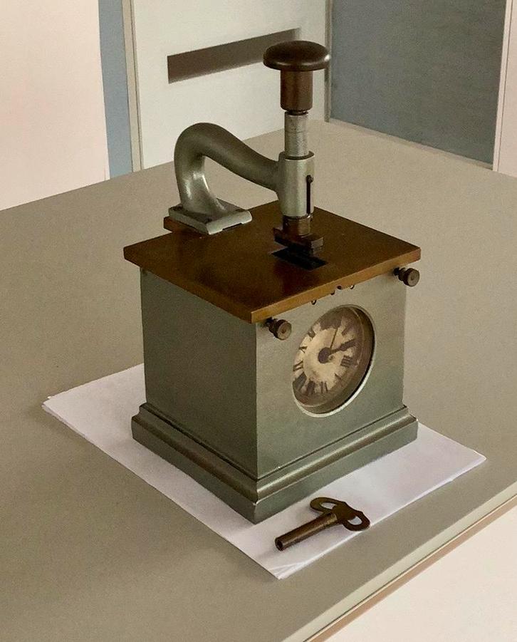 Follett stempelklok rond1910 uit steenfabriek Susteren, Antiek en Kunst, Antiek | Gereedschap en Instrumenten, Ophalen of Verzenden