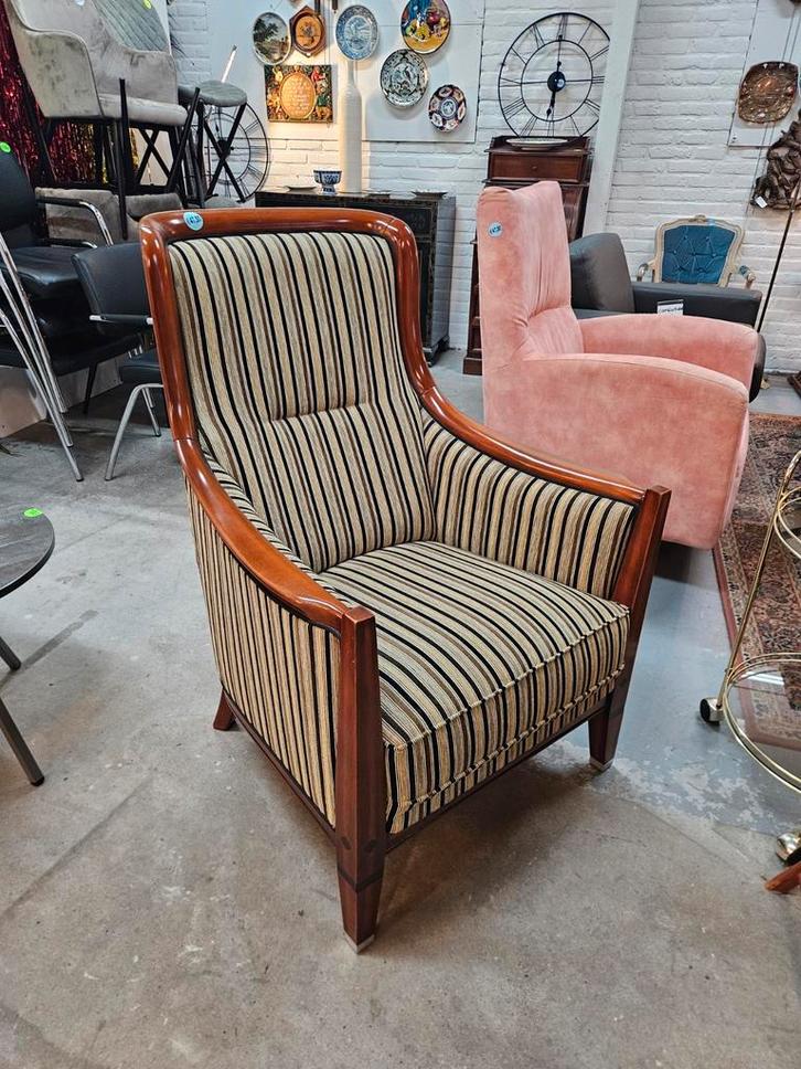 Luxe Notenhouten Fauteuil - Kringloop Bleiswijk, Huis en Inrichting, Stoelen, Ophalen