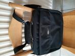 Targus laptop tas met schouder band en noppen onder aan de t, Computers en Software, Ophalen of Verzenden, 17 inch of meer, Zo goed als nieuw