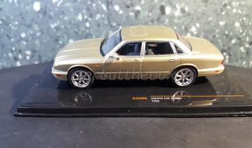 Jaguar XJ8 metalliek beige 1:43 Ixo V422 beschikbaar voor biedingen