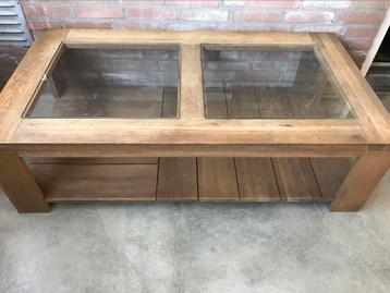 Stevige houten Salontafel met glasplaten beschikbaar voor biedingen