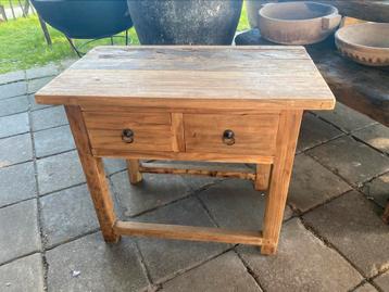 Mooie sidetable nieuw gemaakt van oud hout beschikbaar voor biedingen