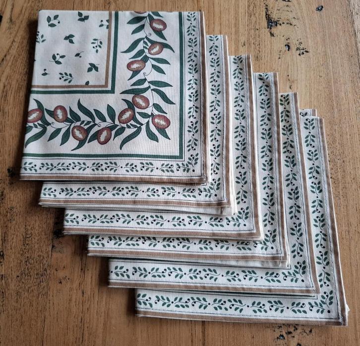 6 Landelijke Franse servetten met olijven NIEUWSTAAT, Huis en Inrichting, Keuken | Textiel, Nieuw, Overige typen, Ophalen of Verzenden