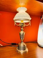 Antieke tafellamp met melkglazen kap, Ophalen