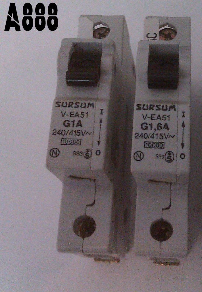 2 stuks Sursum zekering automaat - 1 en 1,6 Ampere, Hobby en Vrije tijd, Elektronica-componenten, Gebruikt, Ophalen of Verzenden
