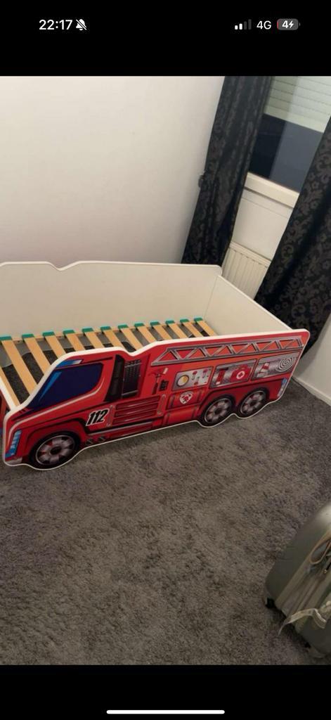 Brandweer autobed, Kinderen en Baby's, Kinderkamer | Bedden, Zo goed als nieuw, 140 tot 160 cm, 70 tot 85 cm, Lattenbodem, Ophalen of Verzenden