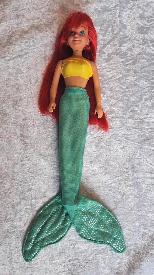 Nette pop Ariel met groene zwemvin, Disney kleine zeemeermin, Verzamelen, Disney, Zo goed als nieuw, Beeldje of Figuurtje, Overige figuren