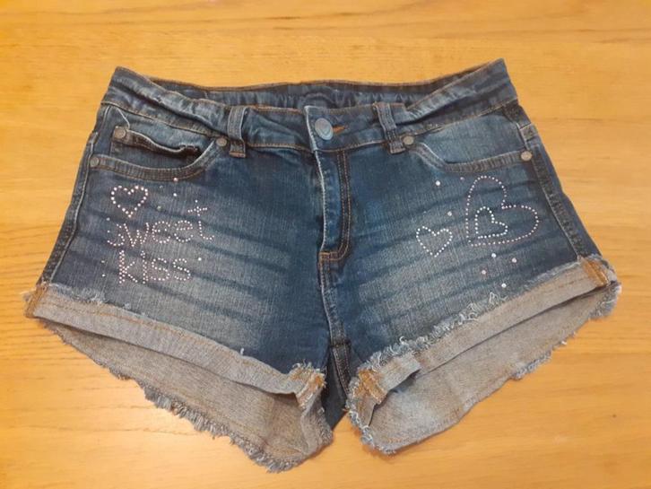 Korte spijkerbroek bezet met steentjes maat 170, Kinderen en Baby's, Kinderkleding | Maat 170, Zo goed als nieuw, Meisje, Broek