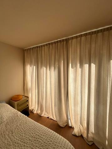 Mooie beige gordijnen 2x 200 breed - 250 hoog beschikbaar voor biedingen