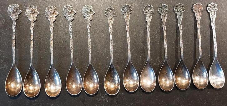 12 theelepels bloemen decor, Antiek en Kunst, Antiek | Bestek, Ophalen of Verzenden