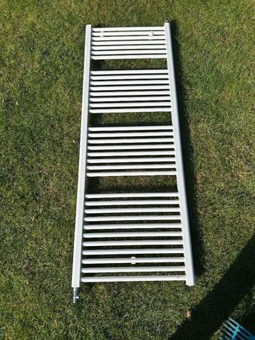 nette designradiator hoogte 1.75m, breed 0,60 m beschikbaar voor biedingen