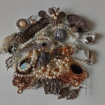 Lotje vintage sieraden beschikbaar voor biedingen