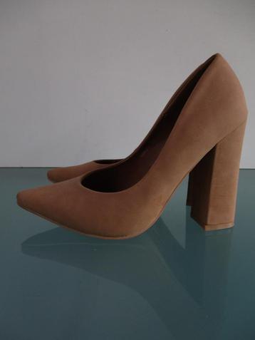 GRATIS VERZENDEN | LUXE nude bruine pumps 37 beschikbaar voor biedingen