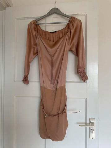 Prachtige satijnen Patrizia Pepe jurk. Maat 36 beschikbaar voor biedingen