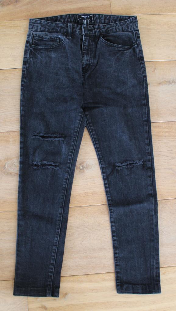 Zwarte spijkerbroek van Forever21 Men maat 30, Kleding | Heren, Spijkerbroeken en Jeans, Zo goed als nieuw, W32 (confectie 46) of kleiner