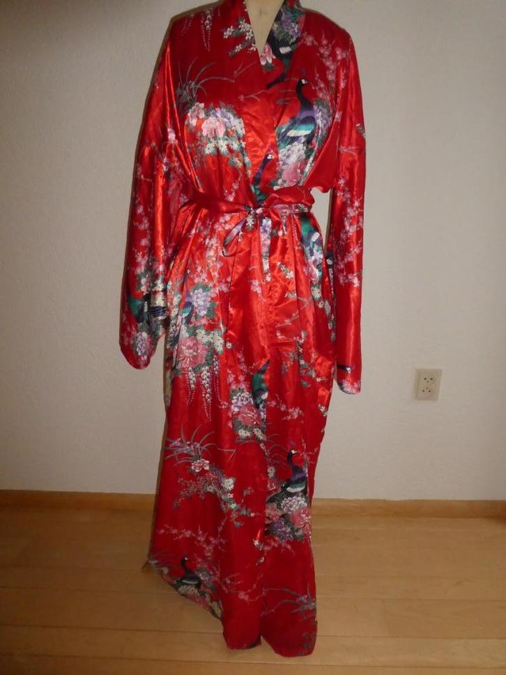 VINTAGE kimono Japans 1 maat maxi rood pauw bloesem satijn, Kleding | Dames, Jassen | Zomer, Zo goed als nieuw, Rood, Verzenden