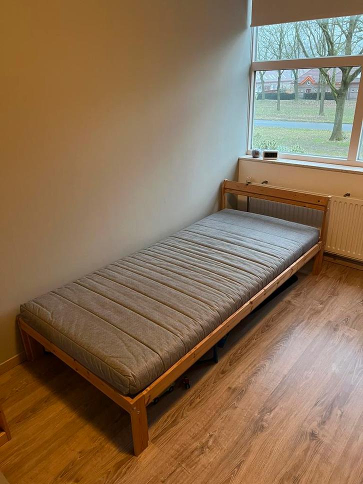 2x Ikea bedframe Neiden met matras, 90x200 cm, Huis en Inrichting, Slaapkamer | Bedden, Zo goed als nieuw, Eenpersoons, 90 cm