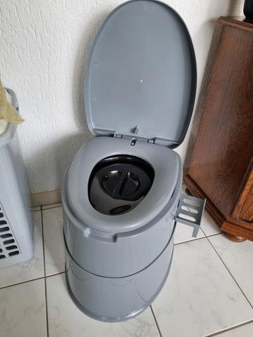 Toilet, wc voor thuis of caravan.  beschikbaar voor biedingen
