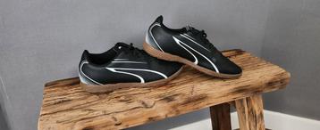Nog zeer nette Puma zaalschoenen, maat 39 zwart/wit  beschikbaar voor biedingen